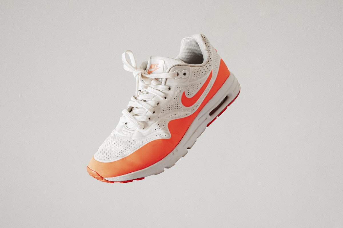 球友会周年纪念版金色网球拍 - 设计理念与材质剖析